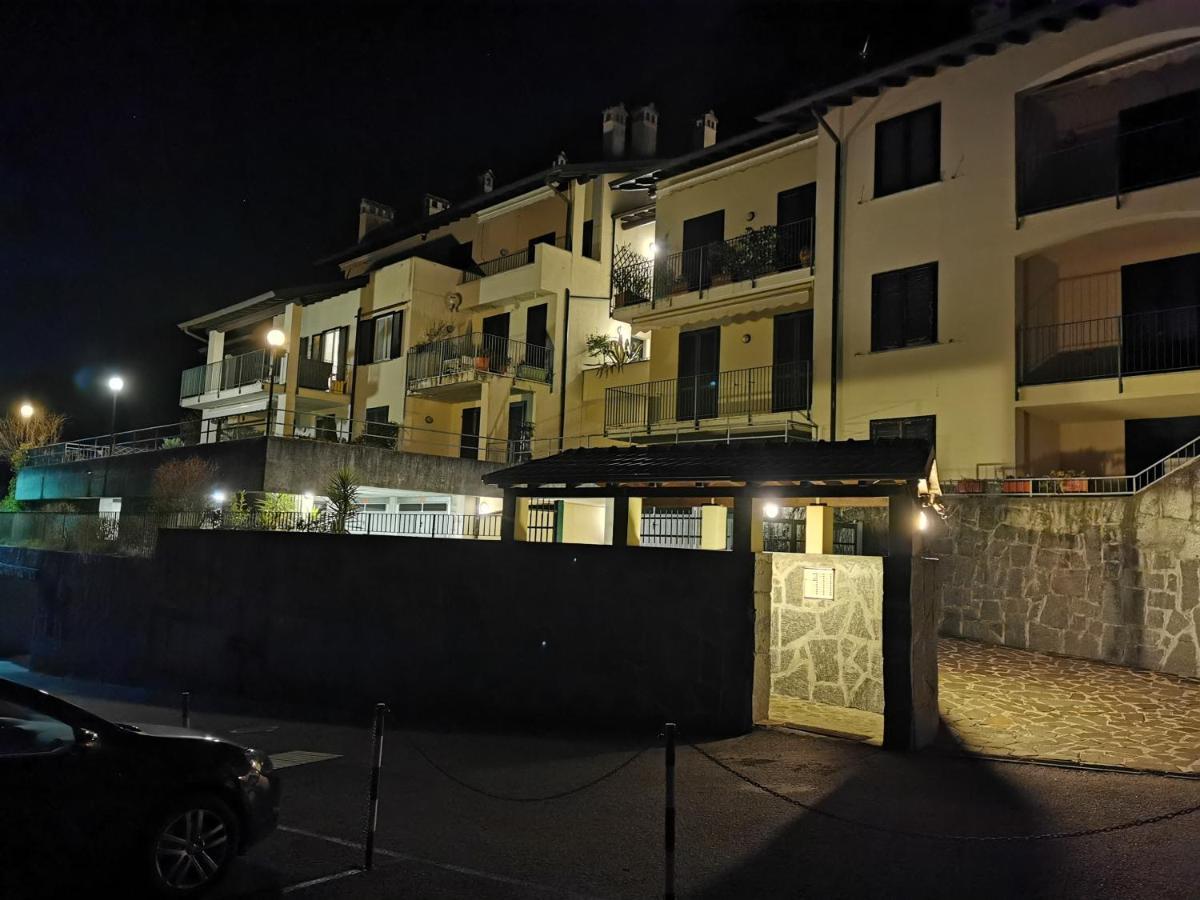 Near Villa Monastero And Castello Di Vezio Βαρένα Εξωτερικό φωτογραφία